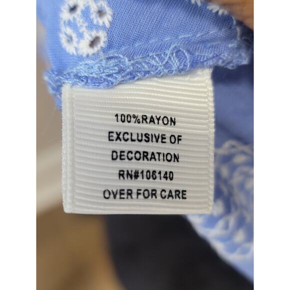 Ultra Pink Button Front Blouse Women's Medium Blue White Floral Embroidered - Picture 10 of 11